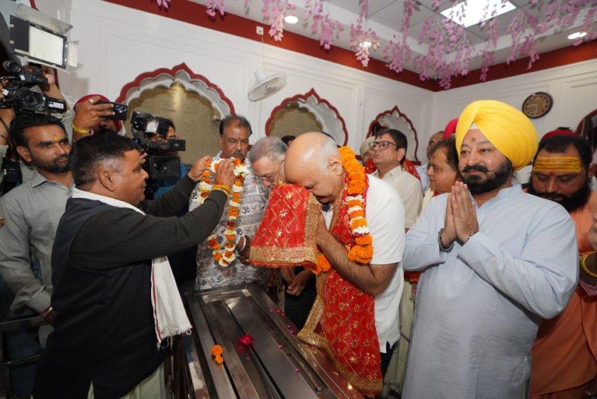 आप पंजाब प्रभारी मनीष सिसोदिया ने नवरात्रि के पहले दिन पटियाला में काली माता मंदिर में माथा टेका