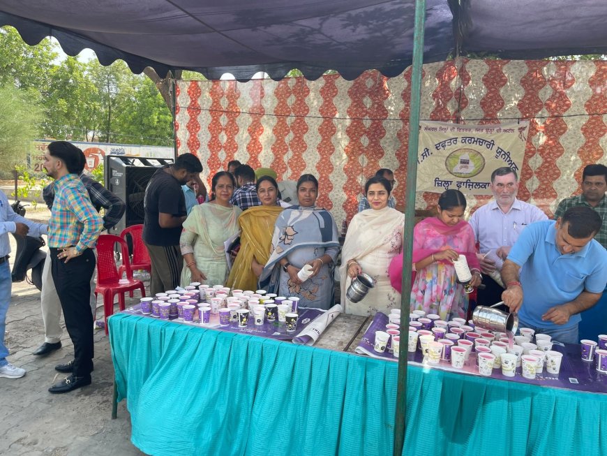 ਏਕਾਦਸ਼ੀ ਮੌਕੇ ਡੀ.ਸੀ. ਦਫਤਰ ਕਰਮਚਾਰੀ ਯੁਨੀਅਨ ਨੇ ਡੀ.ਸੀ. ਕੰਪਲੈਕਸ ਦੇ ਬਾਹਰ ਠੰਡੇ ਮੀਠੇ ਪਾਣੀ ਦੀ ਲਗਾਈ ਛਬੀਲ